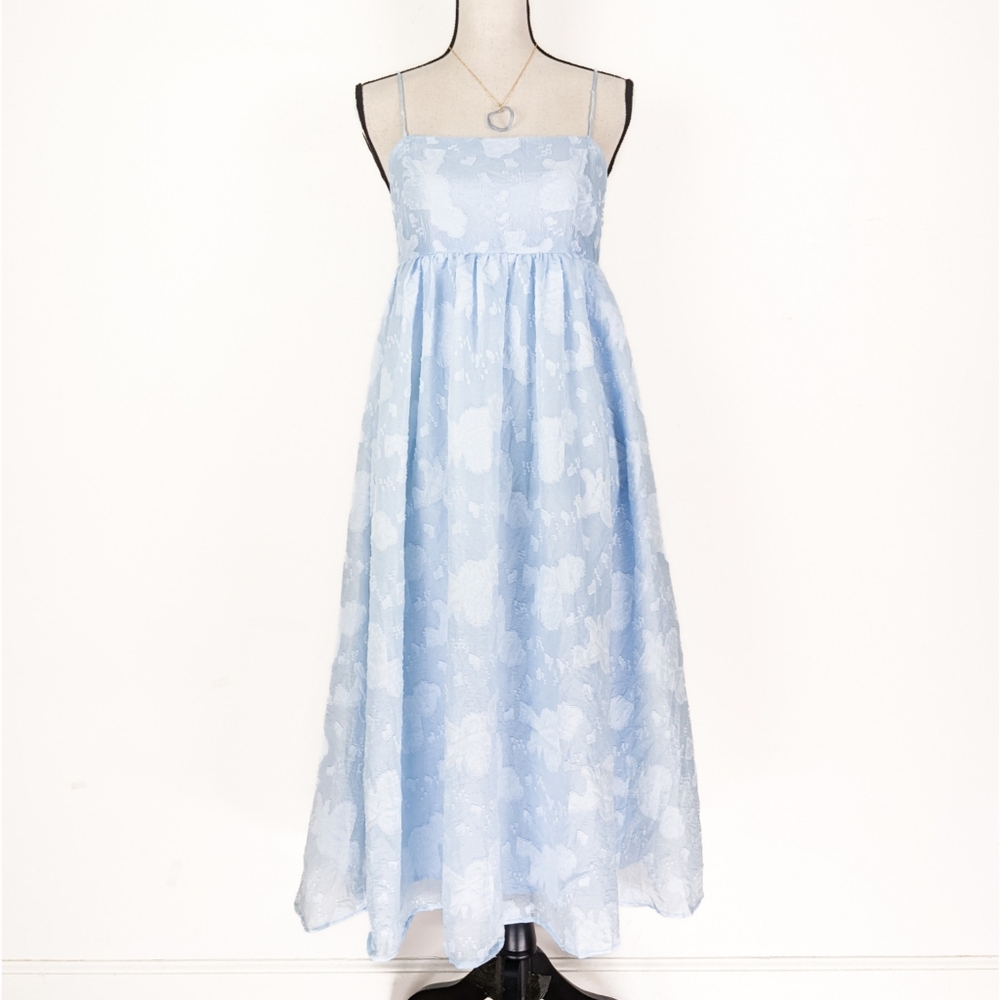 🦋LAST🦋 NWT Storia Sky Blue Embossed Floral Midi Dress